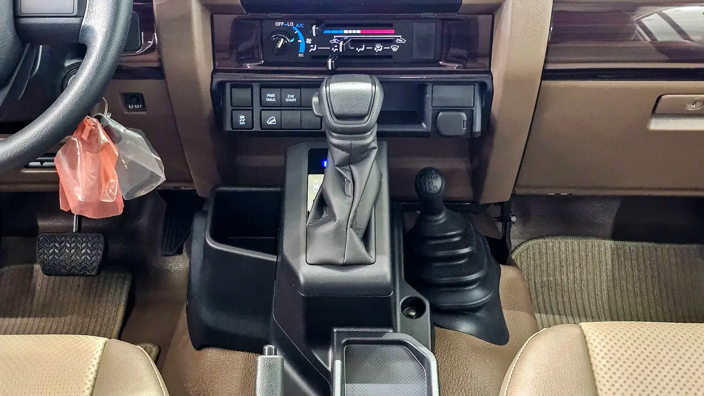 TOYOTA Land Cruiser 70 Series LC 79 Base 2025 - photo 3 - Import Émirats | International Cars