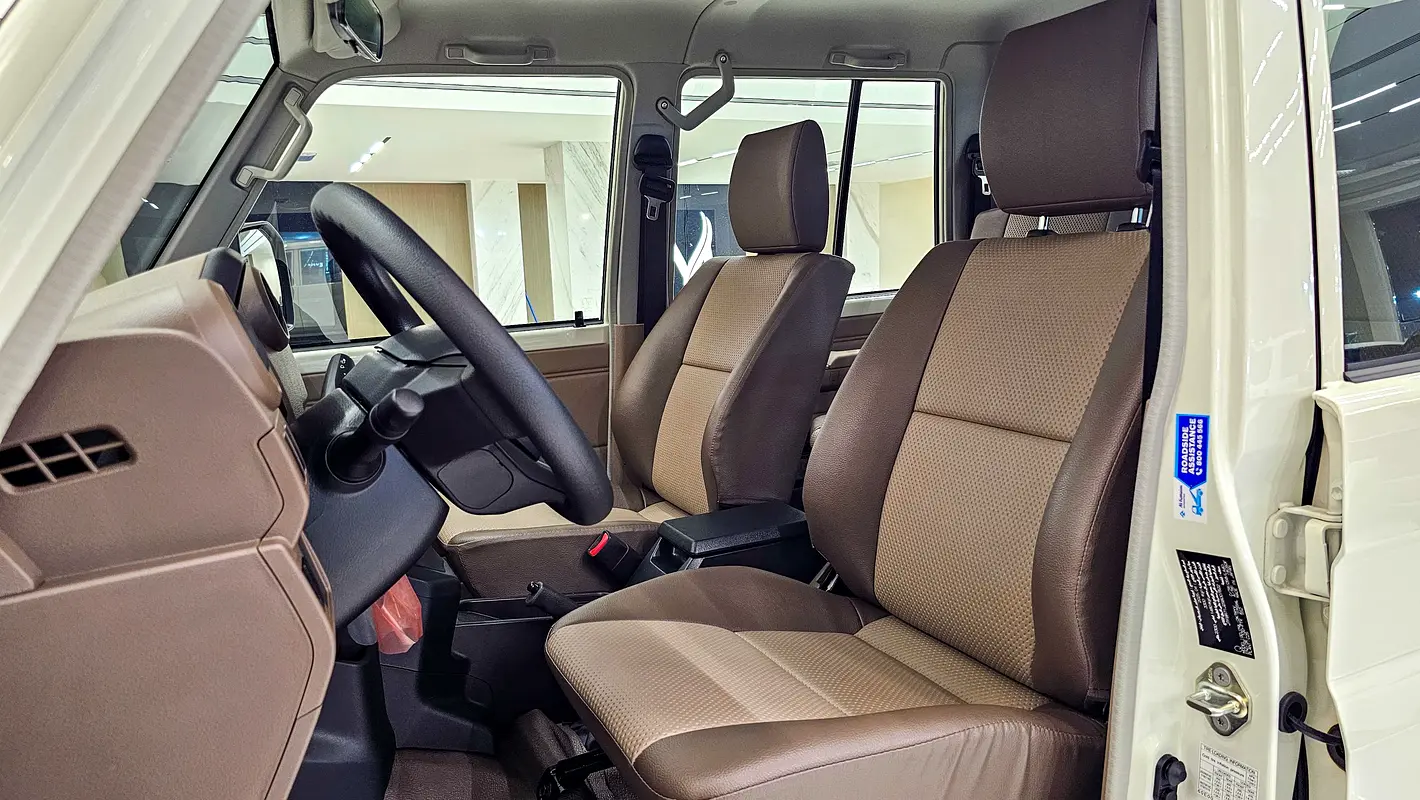 TOYOTA Land Cruiser 70 Series LC 79 Base 2025 - photo 8 - Import Émirats | International Cars