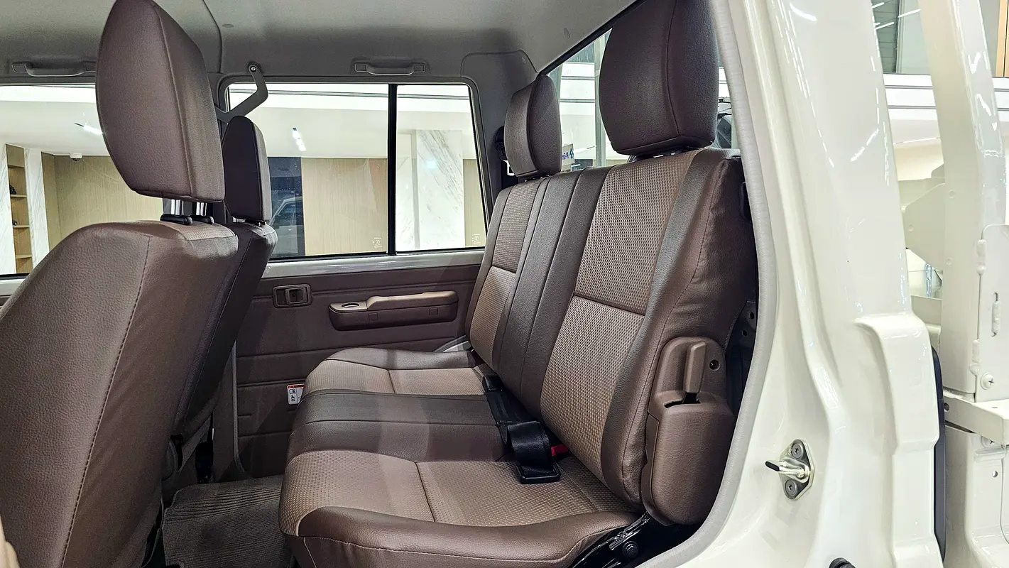TOYOTA Land Cruiser 70 Series LC 79 Base 2025 - photo 9 - Import Émirats | International Cars