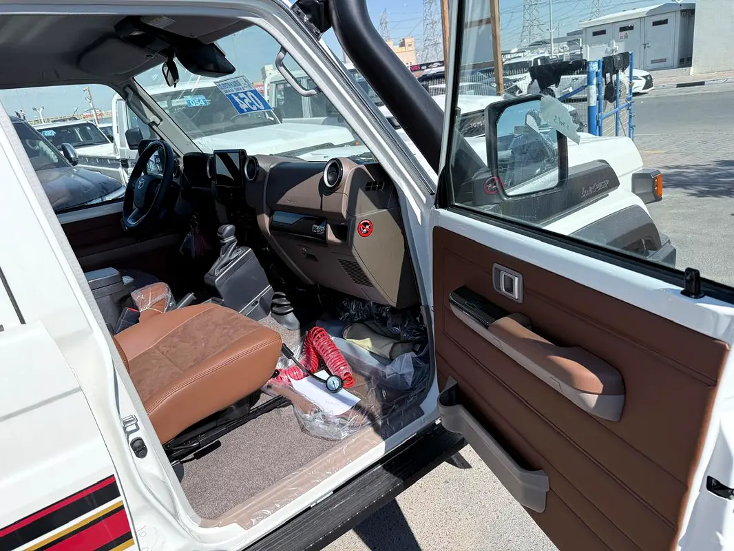 TOYOTA Land Cruiser 70 Series LC 76 LX 2025 - photo 11 - Import Émirats | International Cars