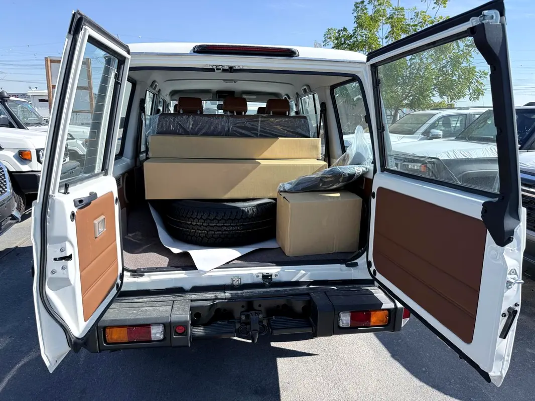 TOYOTA Land Cruiser 70 Series LC 76 LX 2025 - photo 12 - Import Émirats | International Cars