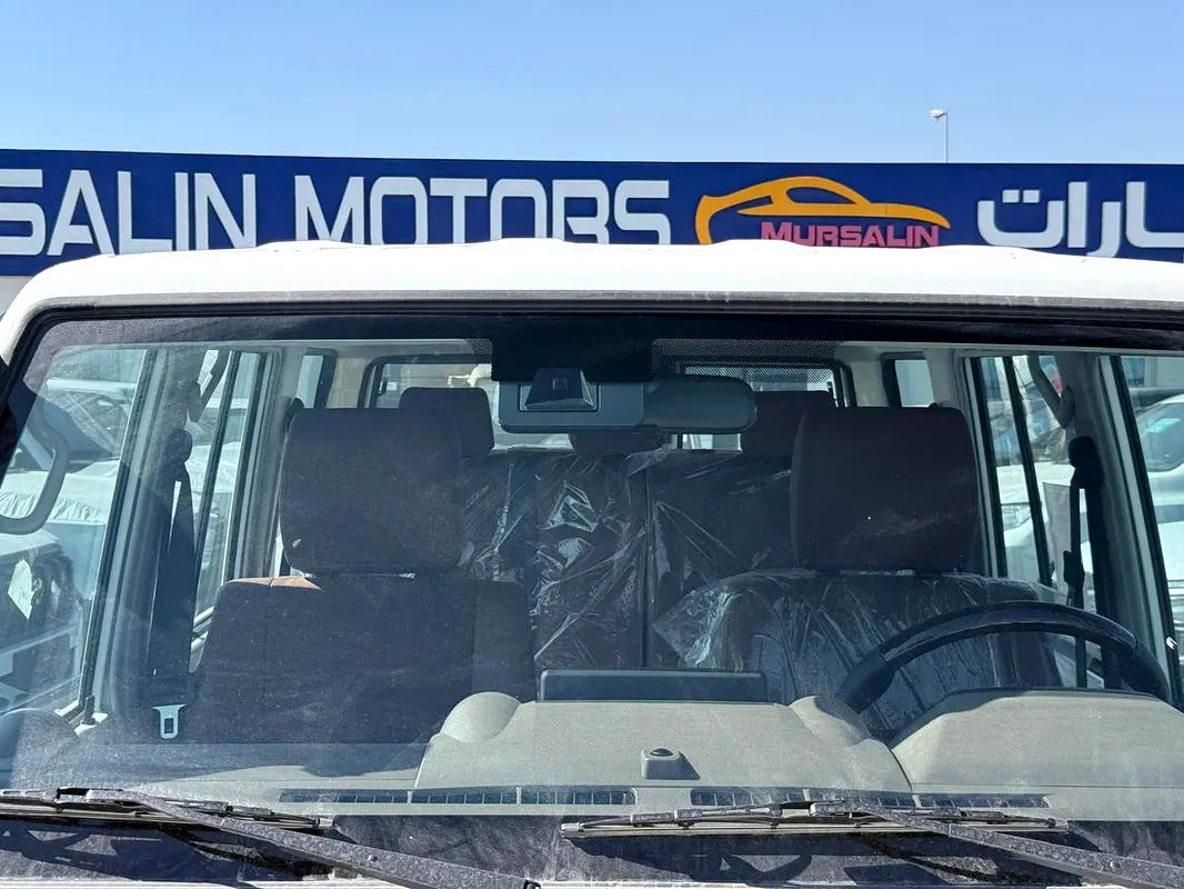 TOYOTA Land Cruiser 70 Series LC 76 LX 2025 - photo 4 - Import Émirats | International Cars