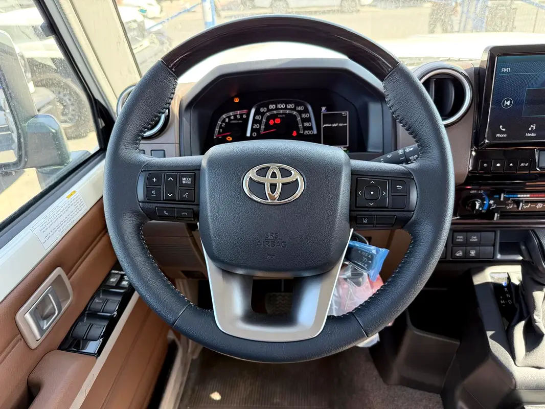 TOYOTA Land Cruiser 70 Series LC 76 LX 2025 - photo 5 - Import Émirats | International Cars