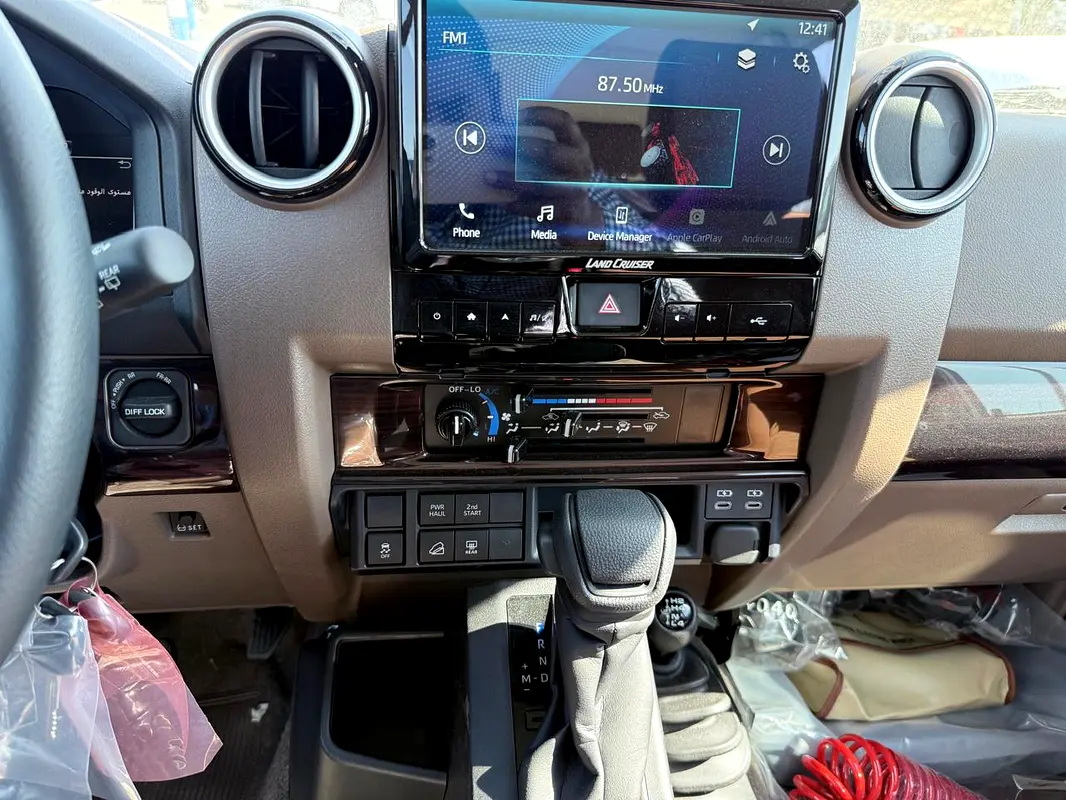 TOYOTA Land Cruiser 70 Series LC 76 LX 2025 - photo 6 - Import Émirats | International Cars