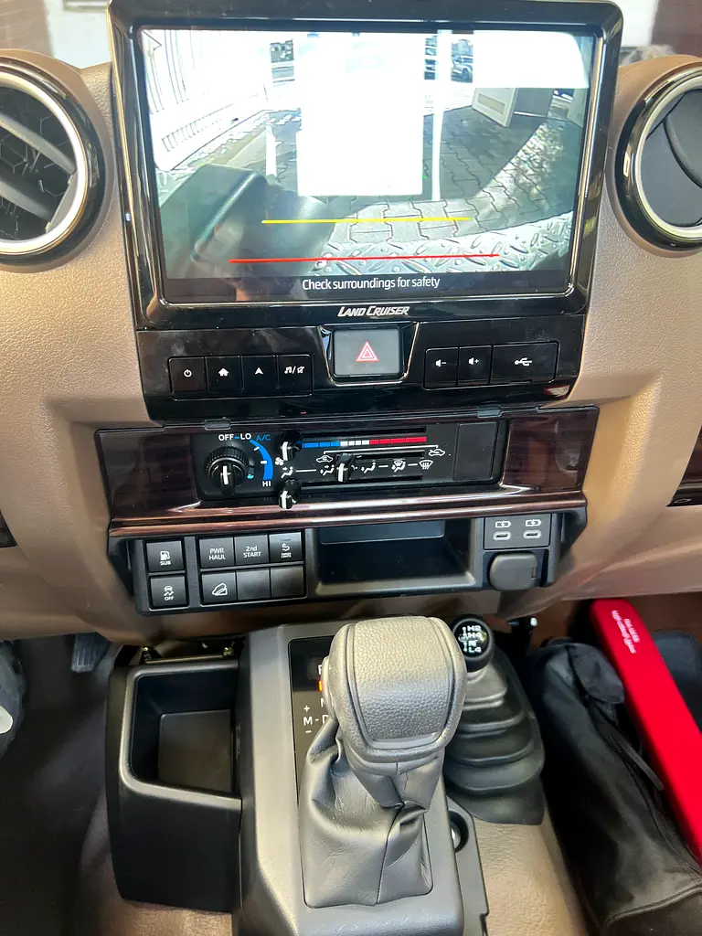 TOYOTA Land Cruiser 70 Series LC 79 LX 2025 - photo 9 - Import Émirats | International Cars