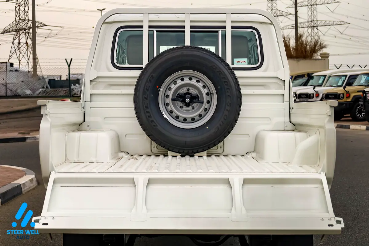 TOYOTA Land Cruiser 70 Series LC 79 Base 2025 - photo 12 - Import Émirats | International Cars