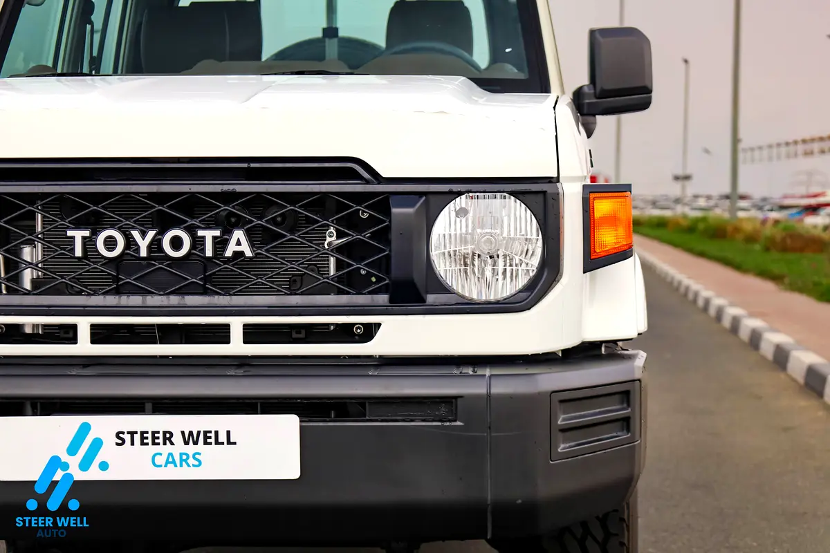 TOYOTA Land Cruiser 70 Series LC 79 Base 2025 - photo 4 - Import Émirats | International Cars