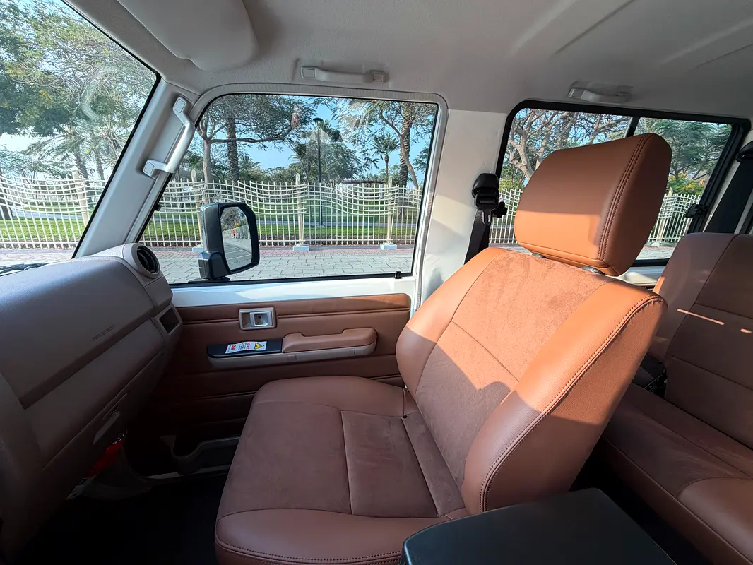 TOYOTA Land Cruiser 70 Series LC 71 Base 2026 - photo 4 - Import Émirats | International Cars