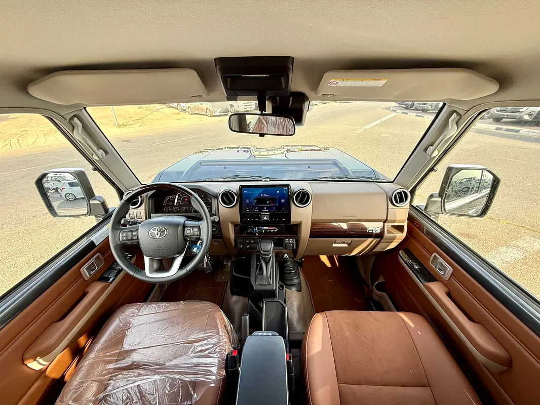 TOYOTA Land Cruiser 70 Series LC 79 Base 2025 - photo 10 - Import Émirats | International Cars