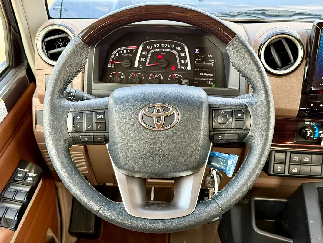 TOYOTA Land Cruiser 70 Series LC 79 Base 2025 - photo 12 - Import Émirats | International Cars