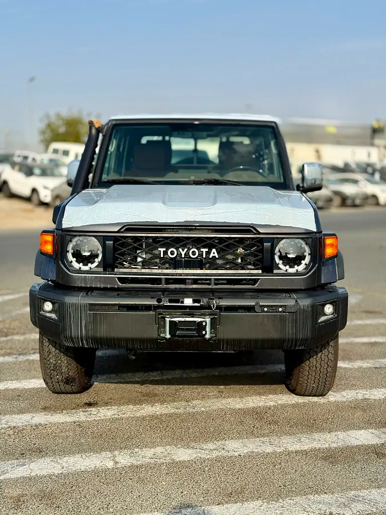 TOYOTA Land Cruiser 70 Series LC 79 Base 2025 - photo 3 - Import Émirats | International Cars