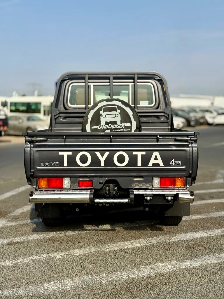 TOYOTA Land Cruiser 70 Series LC 79 Base 2025 - photo 4 - Import Émirats | International Cars