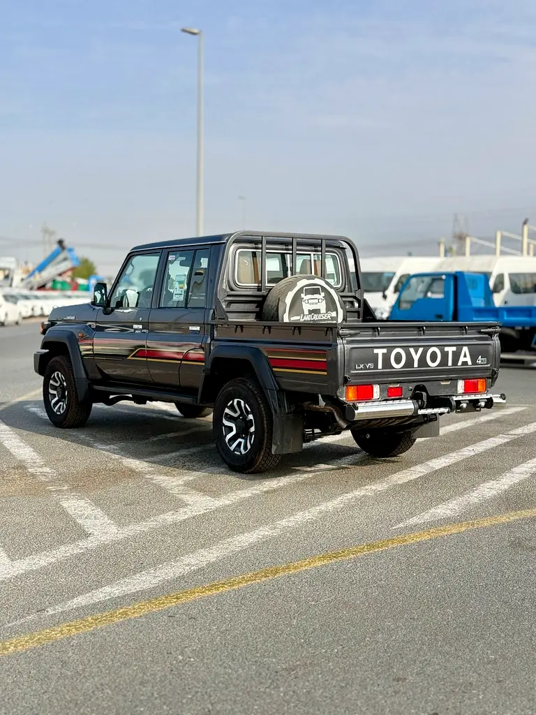 TOYOTA Land Cruiser 70 Series LC 79 Base 2025 - photo 5 - Import Émirats | International Cars