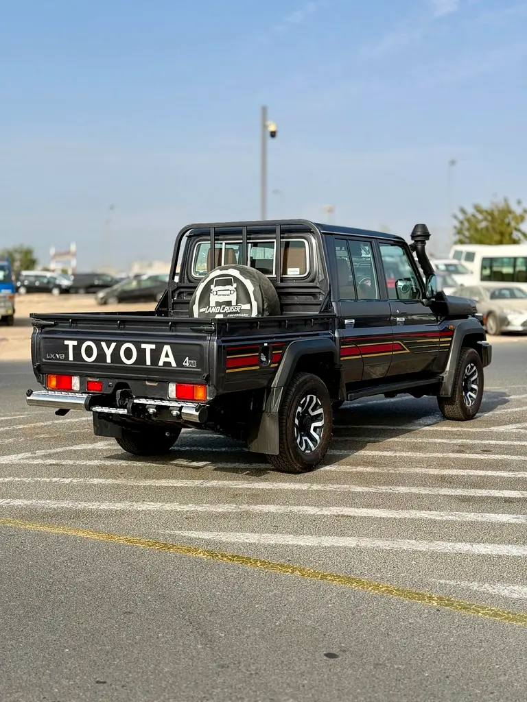 TOYOTA Land Cruiser 70 Series LC 79 Base 2025 - photo 6 - Import Émirats | International Cars
