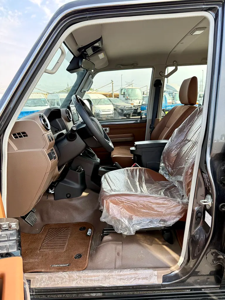 TOYOTA Land Cruiser 70 Series LC 79 Base 2025 - photo 9 - Import Émirats | International Cars