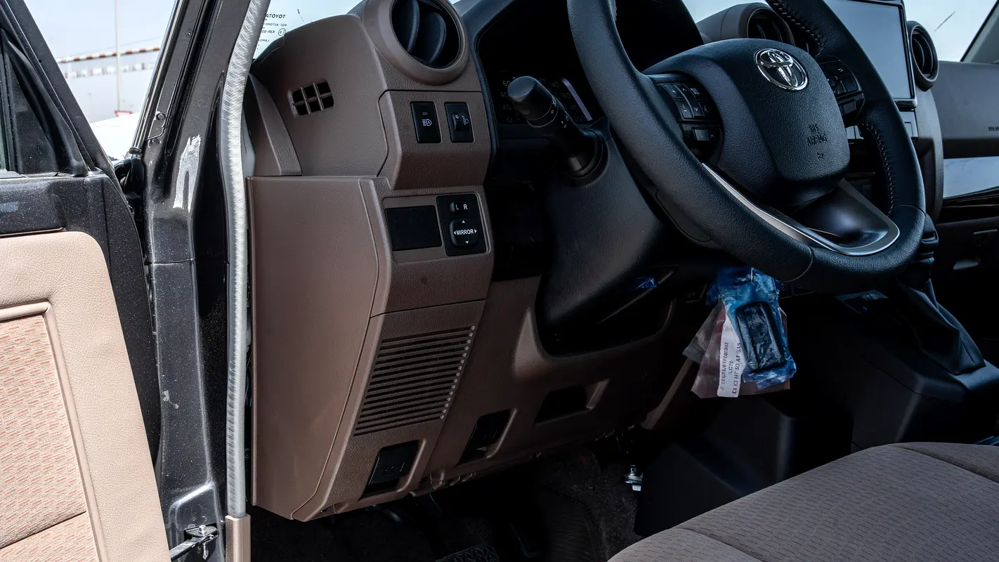 TOYOTA Land Cruiser 70 Series LC 76 LX 2026 - photo 10 - Import Émirats | International Cars