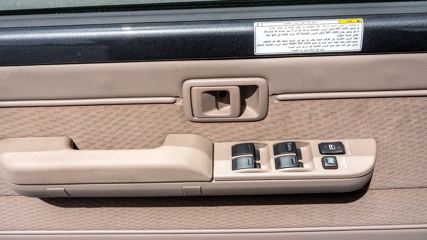 TOYOTA Land Cruiser 70 Series LC 76 LX 2026 - photo 11 - Import Émirats | International Cars