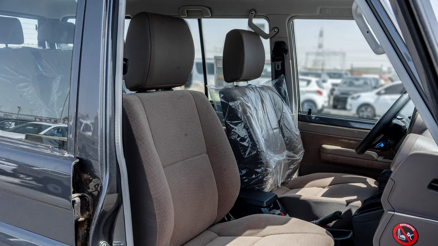 TOYOTA Land Cruiser 70 Series LC 76 LX 2026 - photo 12 - Import Émirats | International Cars