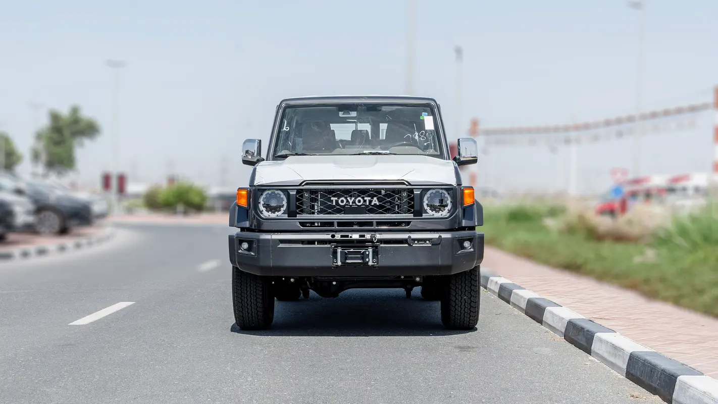 TOYOTA Land Cruiser 70 Series LC 76 LX 2026 - photo 4 - Import Émirats | International Cars