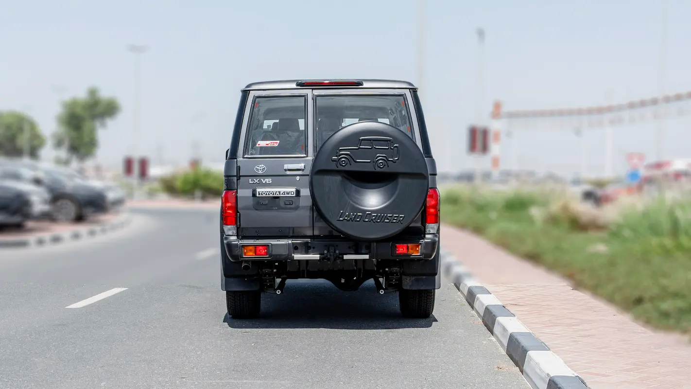 TOYOTA Land Cruiser 70 Series LC 76 LX 2026 - photo 5 - Import Émirats | International Cars