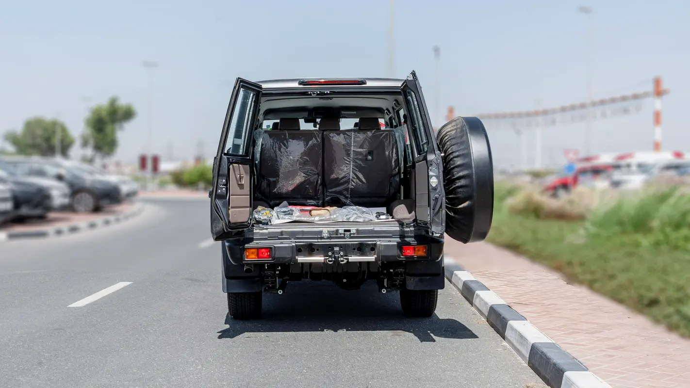 TOYOTA Land Cruiser 70 Series LC 76 LX 2026 - photo 6 - Import Émirats | International Cars