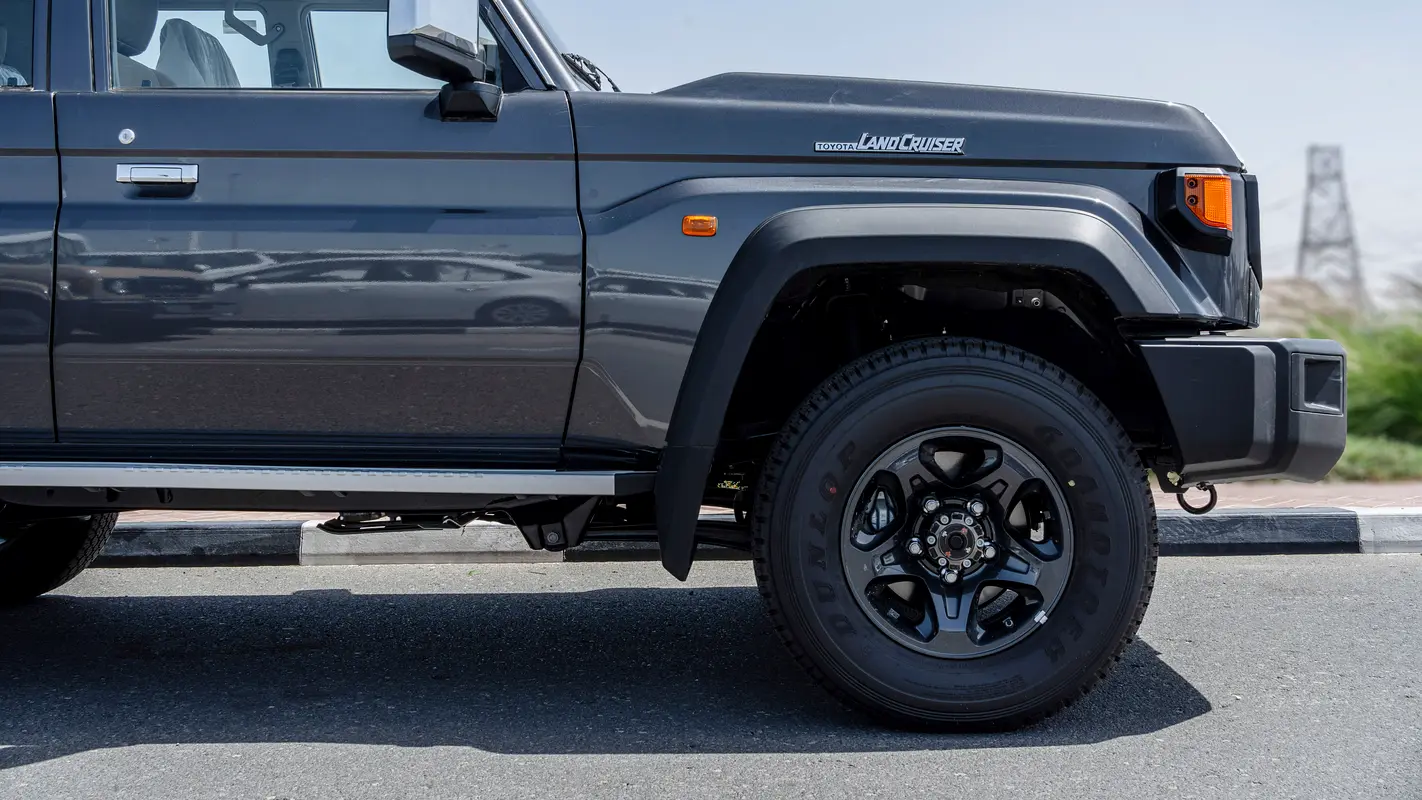 TOYOTA Land Cruiser 70 Series LC 76 LX 2026 - photo 7 - Import Émirats | International Cars