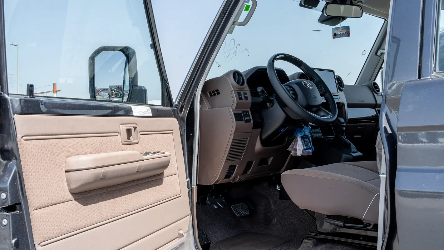 TOYOTA Land Cruiser 70 Series LC 76 LX 2026 - photo 9 - Import Émirats | International Cars