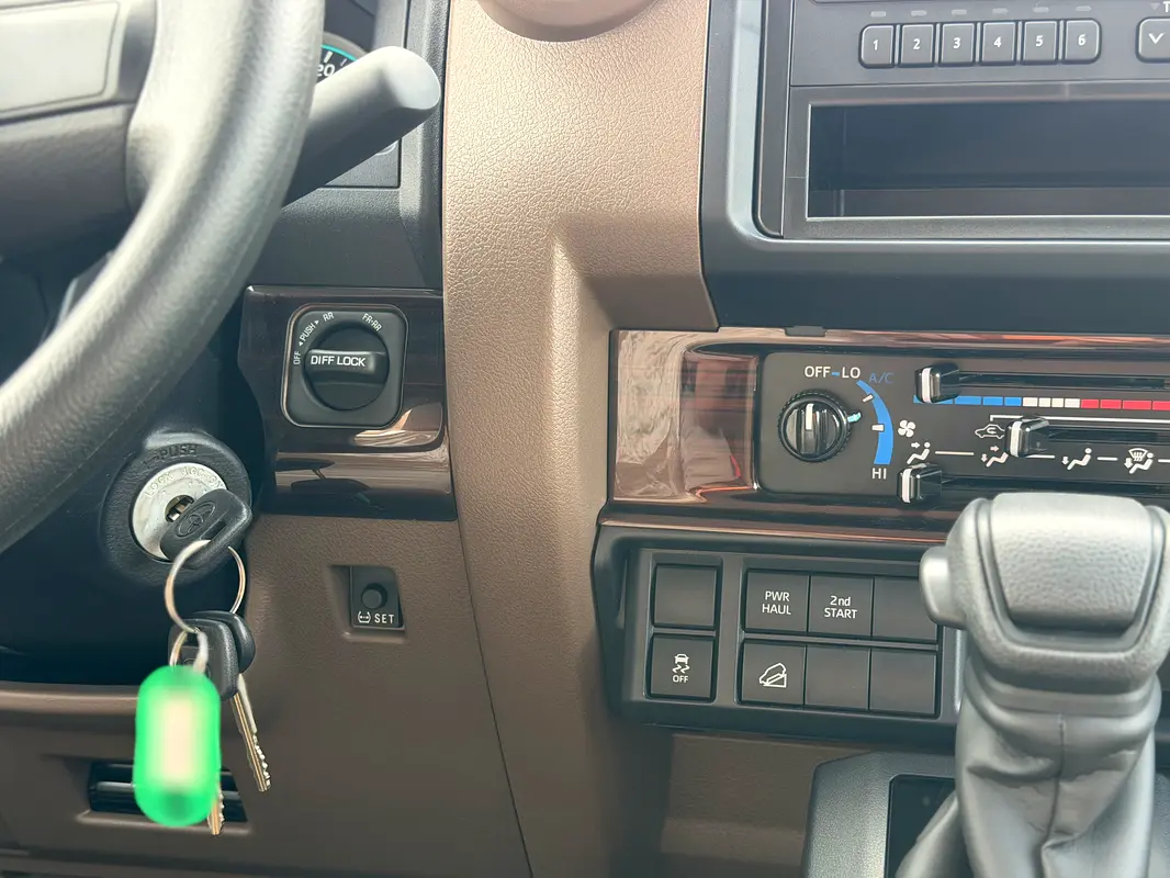 TOYOTA Land Cruiser 70 Series LC 79 Base 2026 - photo 11 - Import Émirats | International Cars