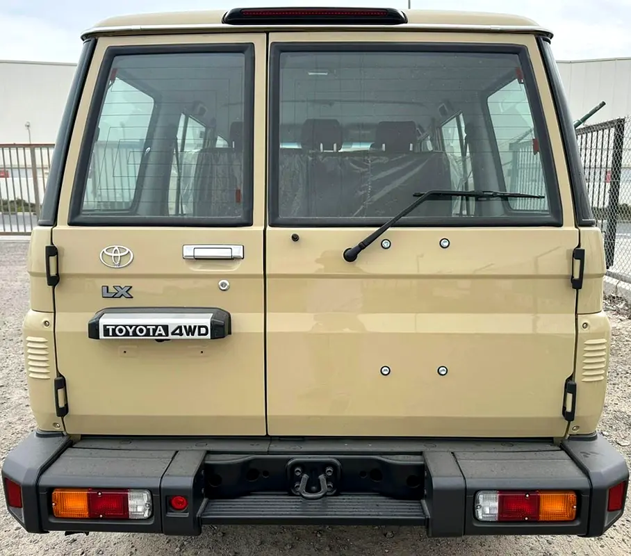TOYOTA Land Cruiser 70 Series LC 76 LX 2025 - photo 4 - Import Émirats | International Cars