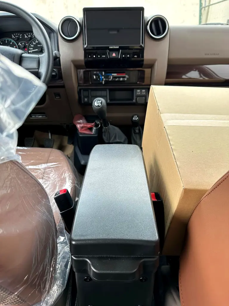 TOYOTA Land Cruiser 70 Series LC 76 LX 2025 - photo 9 - Import Émirats | International Cars