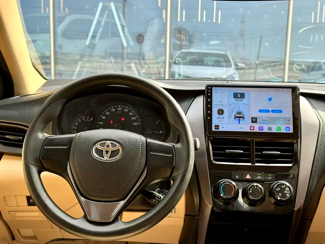 TOYOTA Yaris SE 2022 - photo 10 - Import Émirats | International Cars