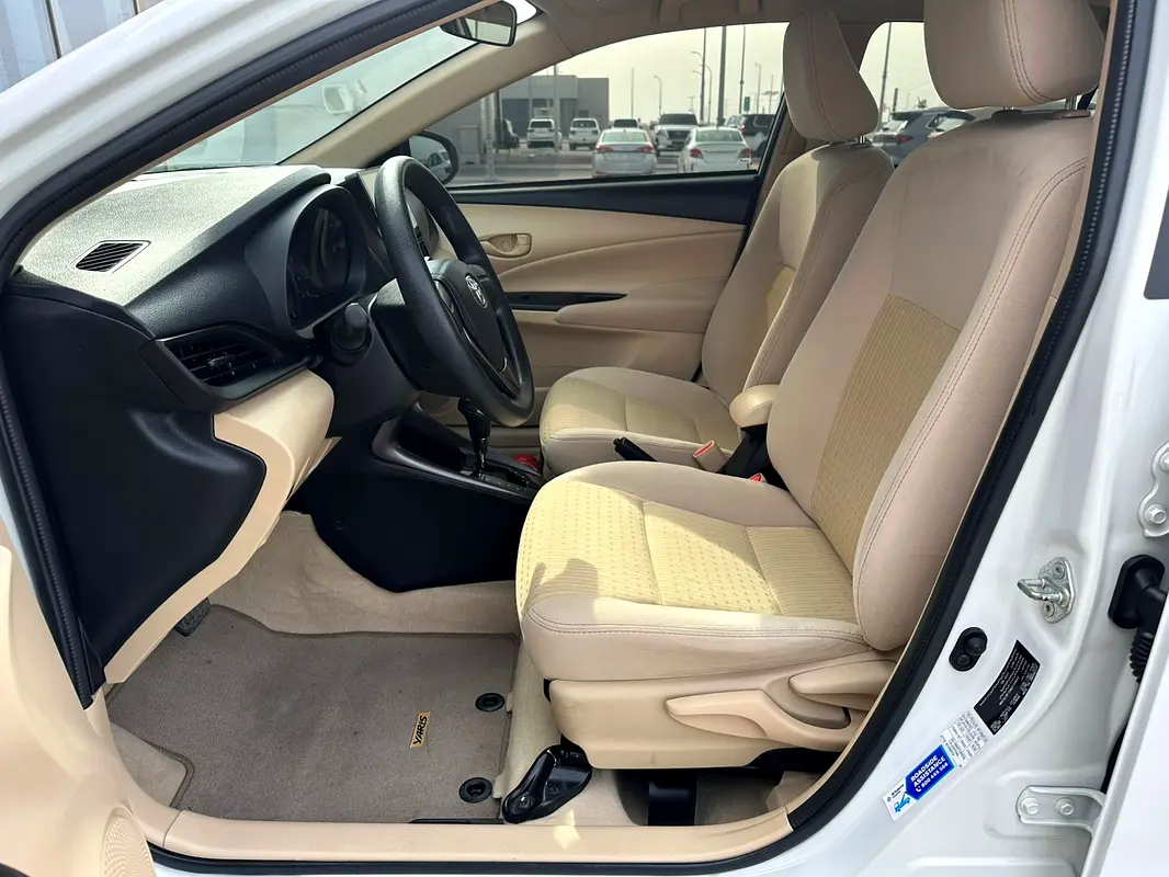 TOYOTA Yaris SE 2022 - photo 11 - Import Émirats | International Cars