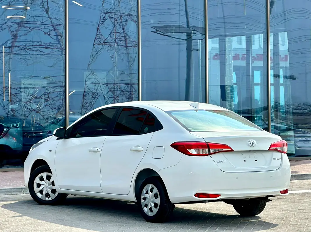 TOYOTA Yaris SE 2022 - photo 4 - Import Émirats | International Cars