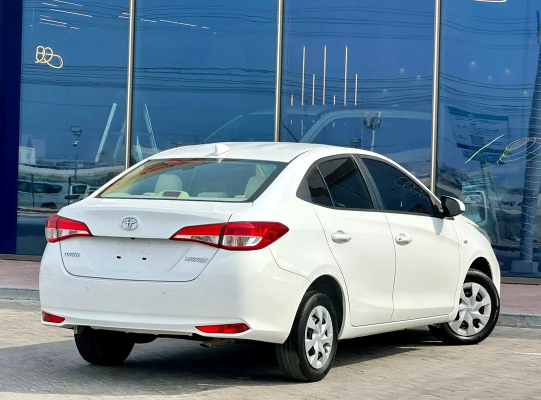 TOYOTA Yaris SE 2022 - photo 5 - Import Émirats | International Cars