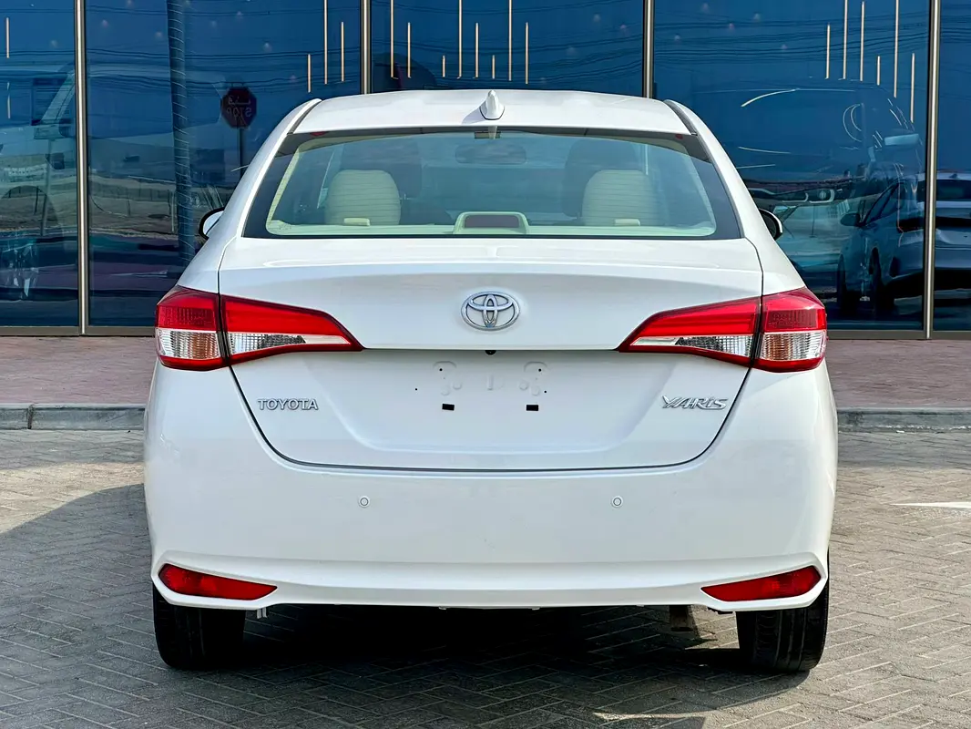 TOYOTA Yaris SE 2022 - photo 6 - Import Émirats | International Cars