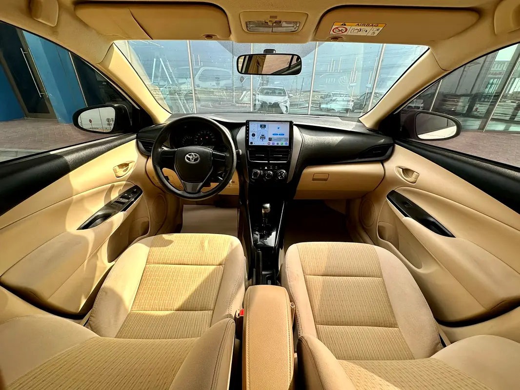 TOYOTA Yaris SE 2022 - photo 8 - Import Émirats | International Cars