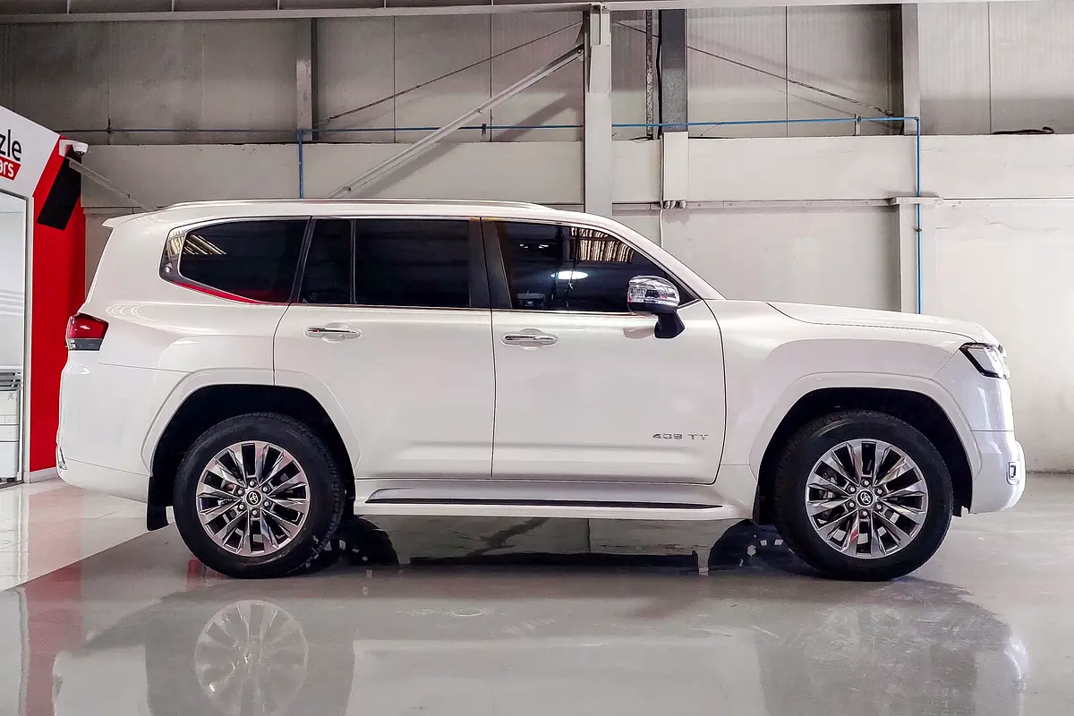 TOYOTA Land Cruiser VXR 2023 - photo 4 - Import Émirats | International Cars