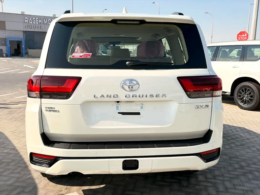 TOYOTA Land Cruiser GXR 2026 - photo 4 - Import Émirats | International Cars