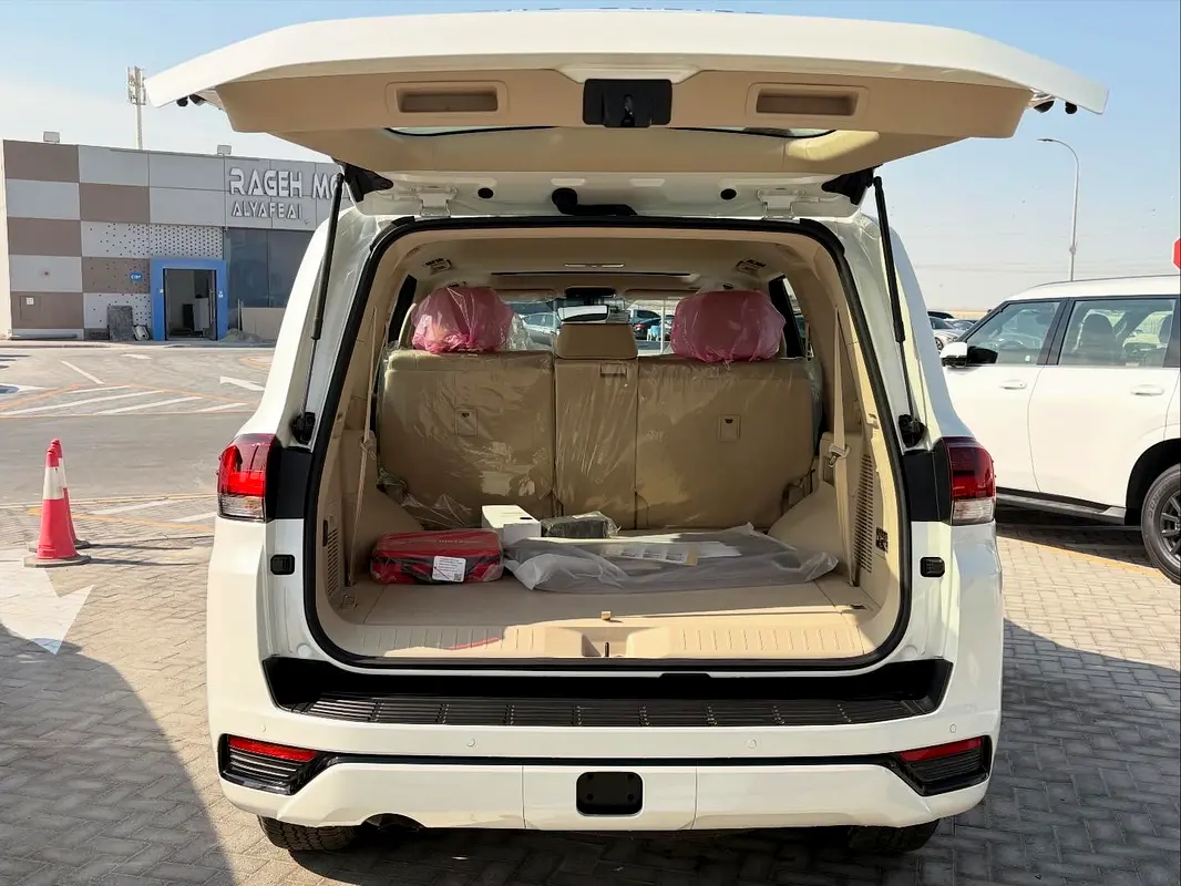 TOYOTA Land Cruiser GXR 2026 - photo 8 - Import Émirats | International Cars