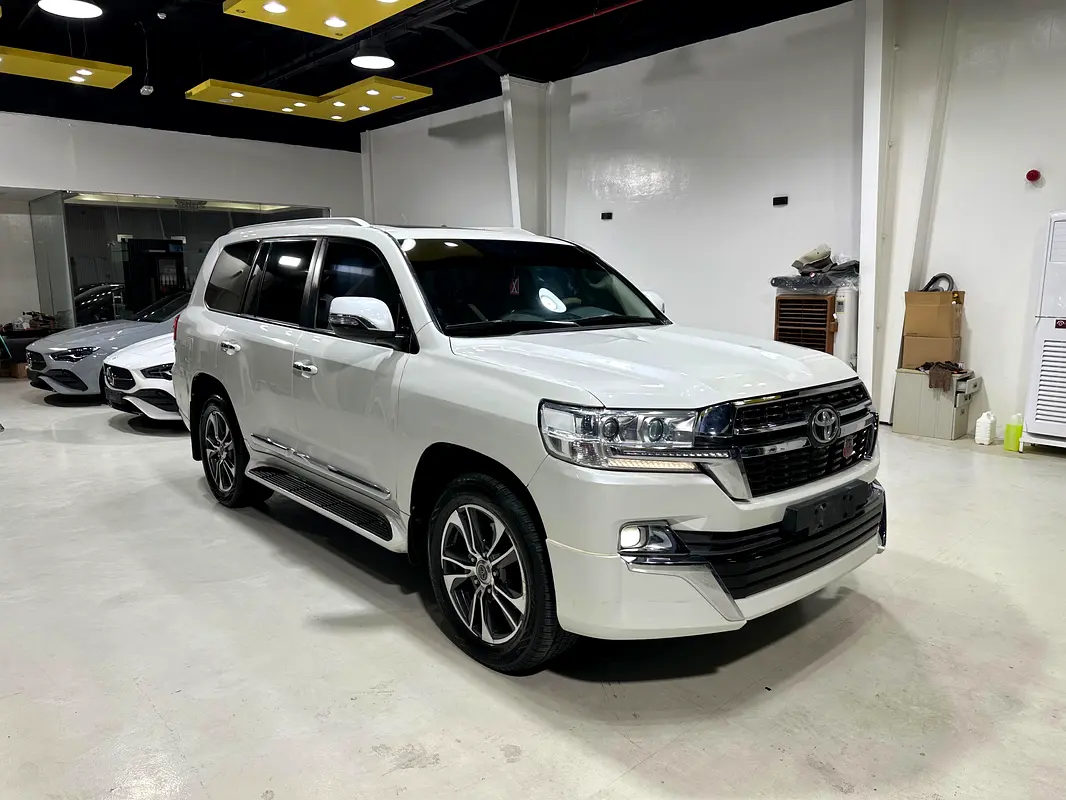 TOYOTA Land Cruiser GXR 2018 - photo 3 - Import Émirats | International Cars