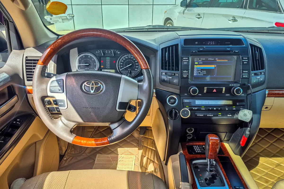 TOYOTA Land Cruiser GXR 2013 - photo 10 - Import Émirats | International Cars