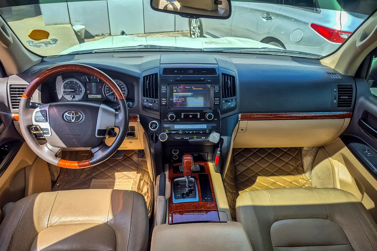 TOYOTA Land Cruiser GXR 2013 - photo 9 - Import Émirats | International Cars