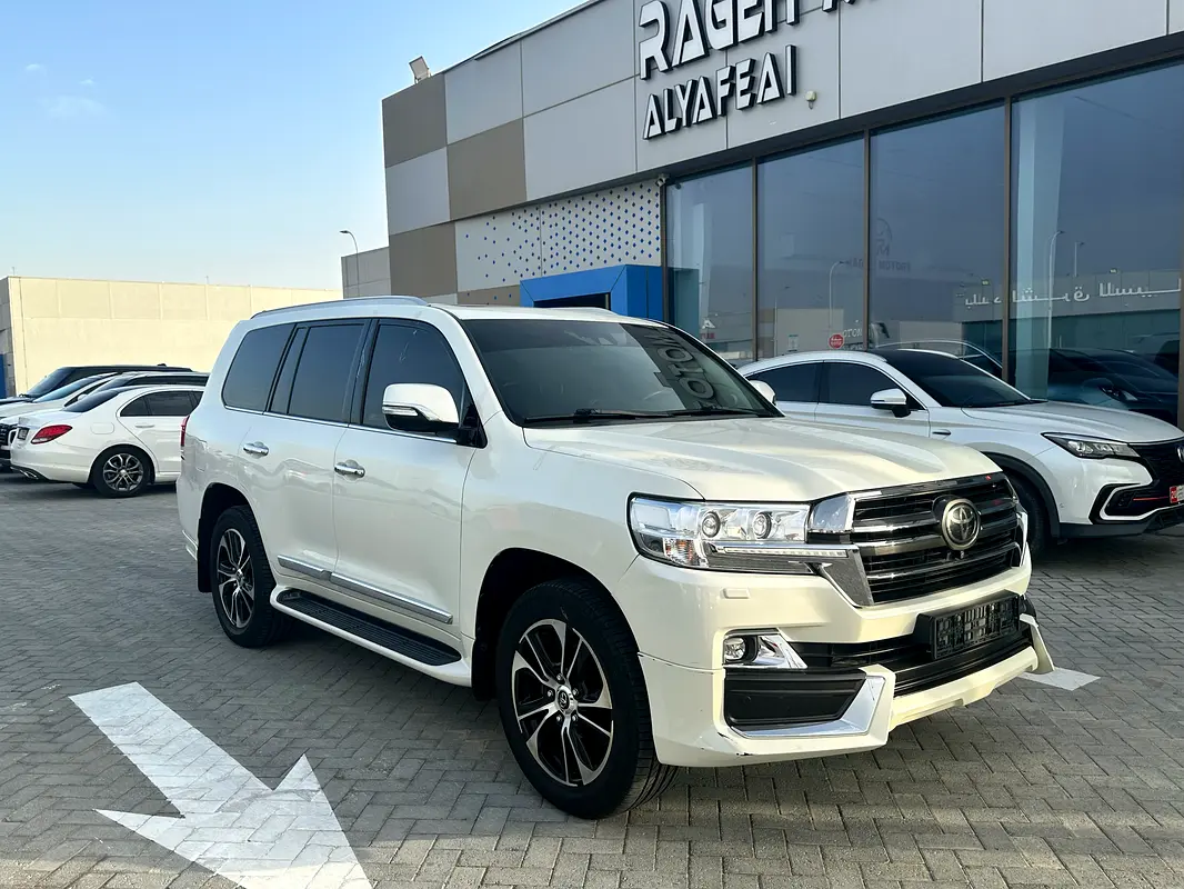 TOYOTA Land Cruiser VXR Grand Touring 2021 - photo 2 - Import Émirats | International Cars