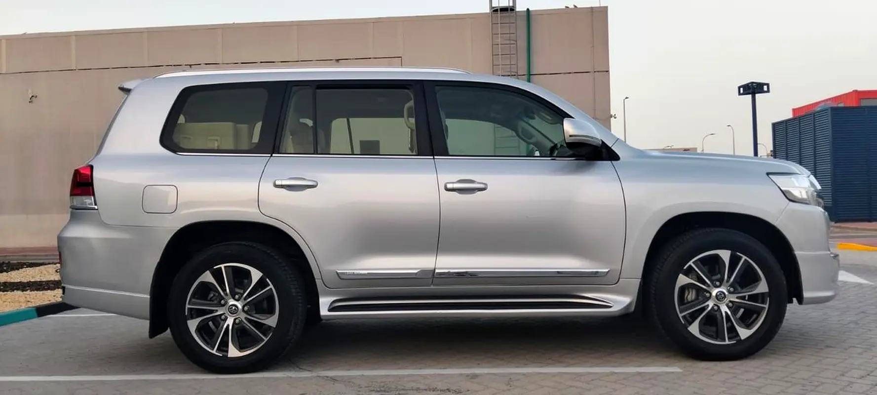 TOYOTA Land Cruiser Other 2020 - photo 10 - Import Émirats | International Cars