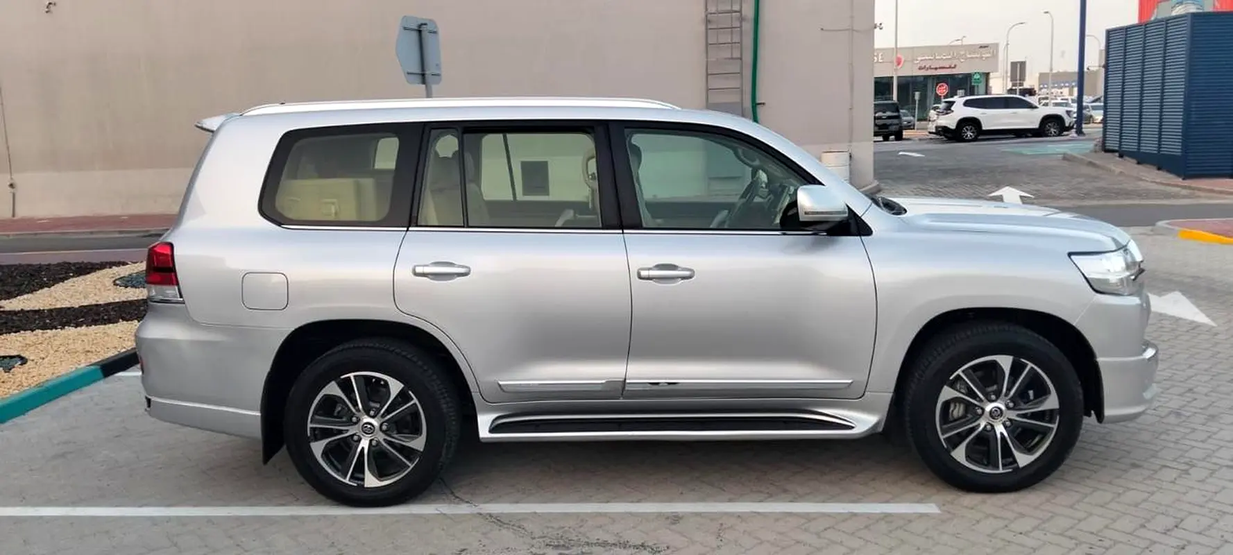 TOYOTA Land Cruiser Other 2020 - photo 9 - Import Émirats | International Cars