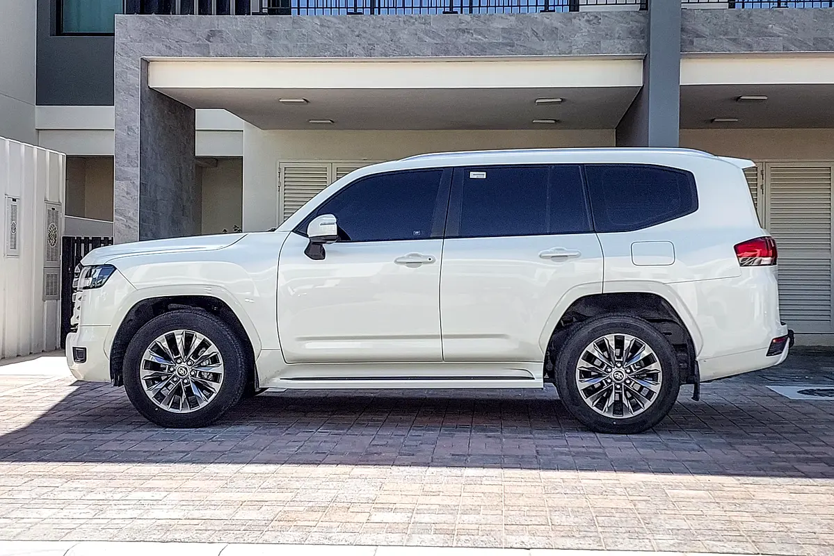 TOYOTA Land Cruiser GXR 2024 - photo 5 - Import Émirats | International Cars