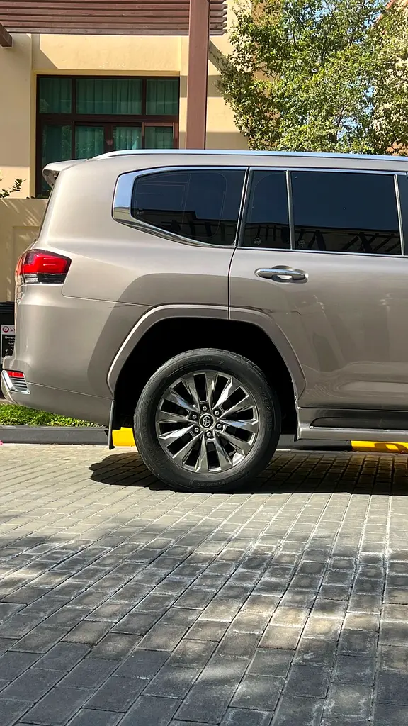 TOYOTA Land Cruiser VXR 2022 - photo 12 - Import Émirats | International Cars