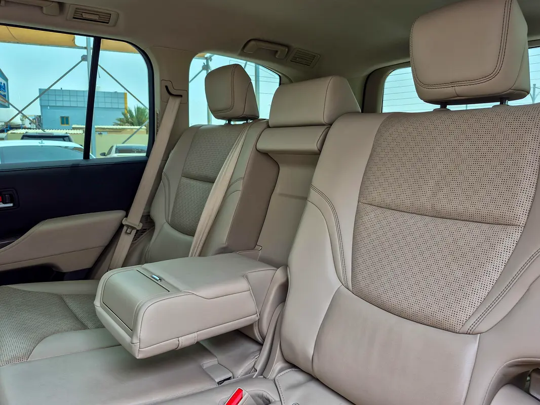 TOYOTA Land Cruiser VXR 2023 - photo 12 - Import Émirats | International Cars