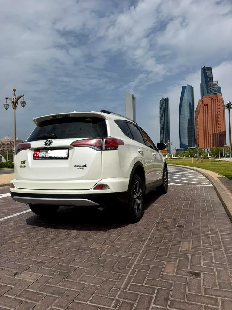 TOYOTA Rav 4 GXR 2017 - photo 10 - Import Émirats | International Cars