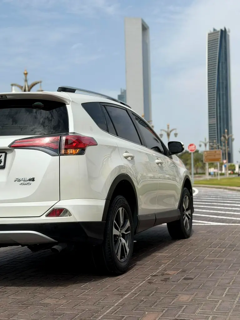 TOYOTA Rav 4 GXR 2017 - photo 11 - Import Émirats | International Cars